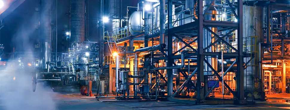 raffinerie-petrole-de-nuit
